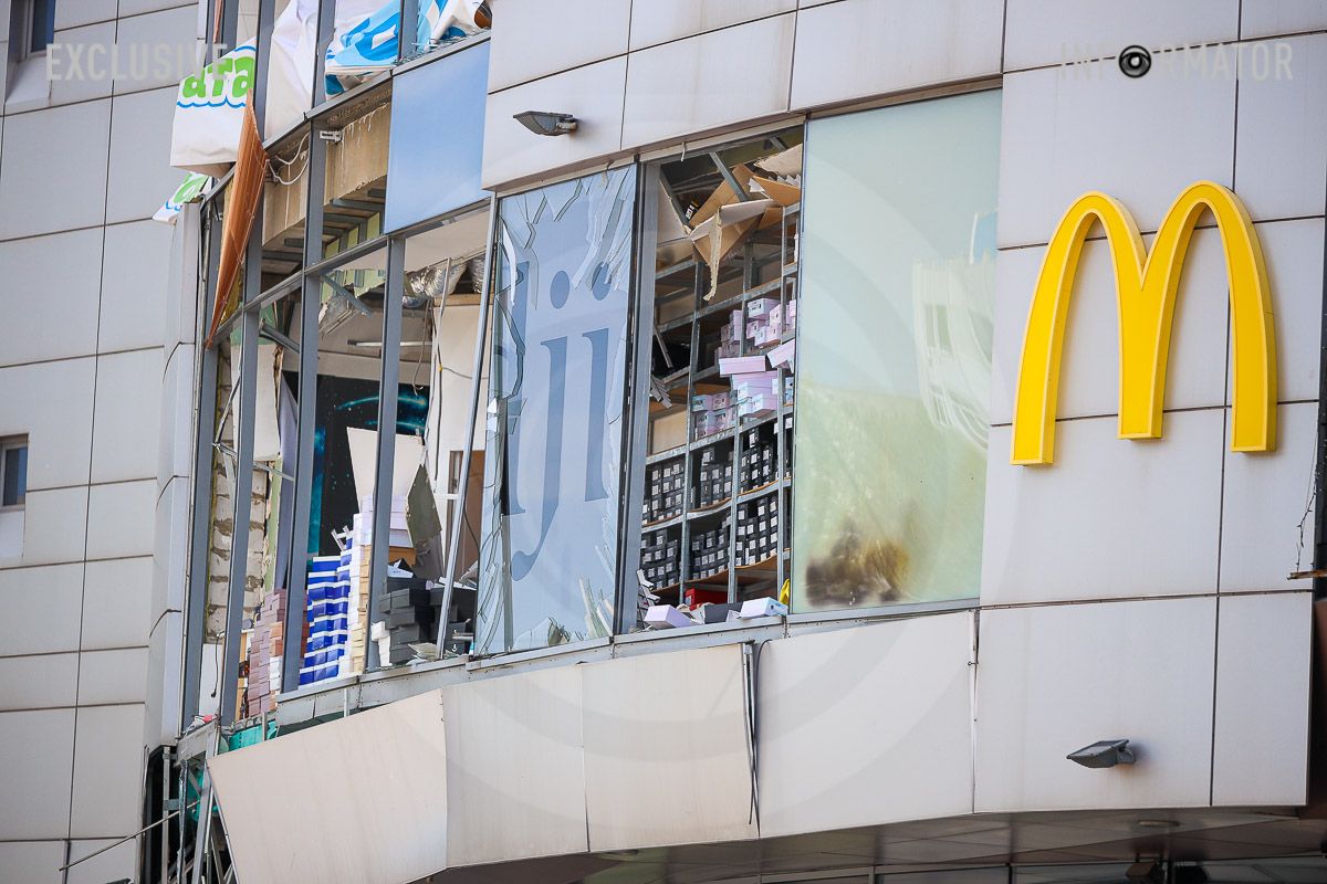 Пошкоджений торговельно-розважальний центр