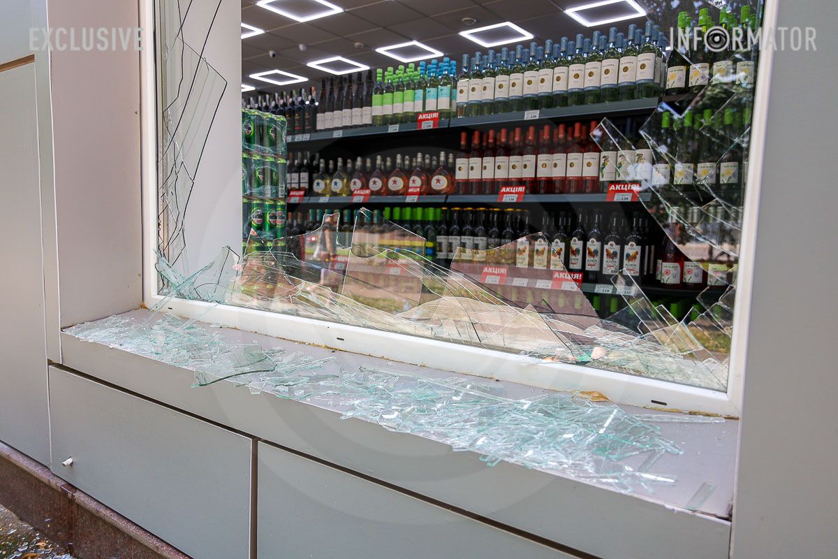 Шибка алкогольного магазину