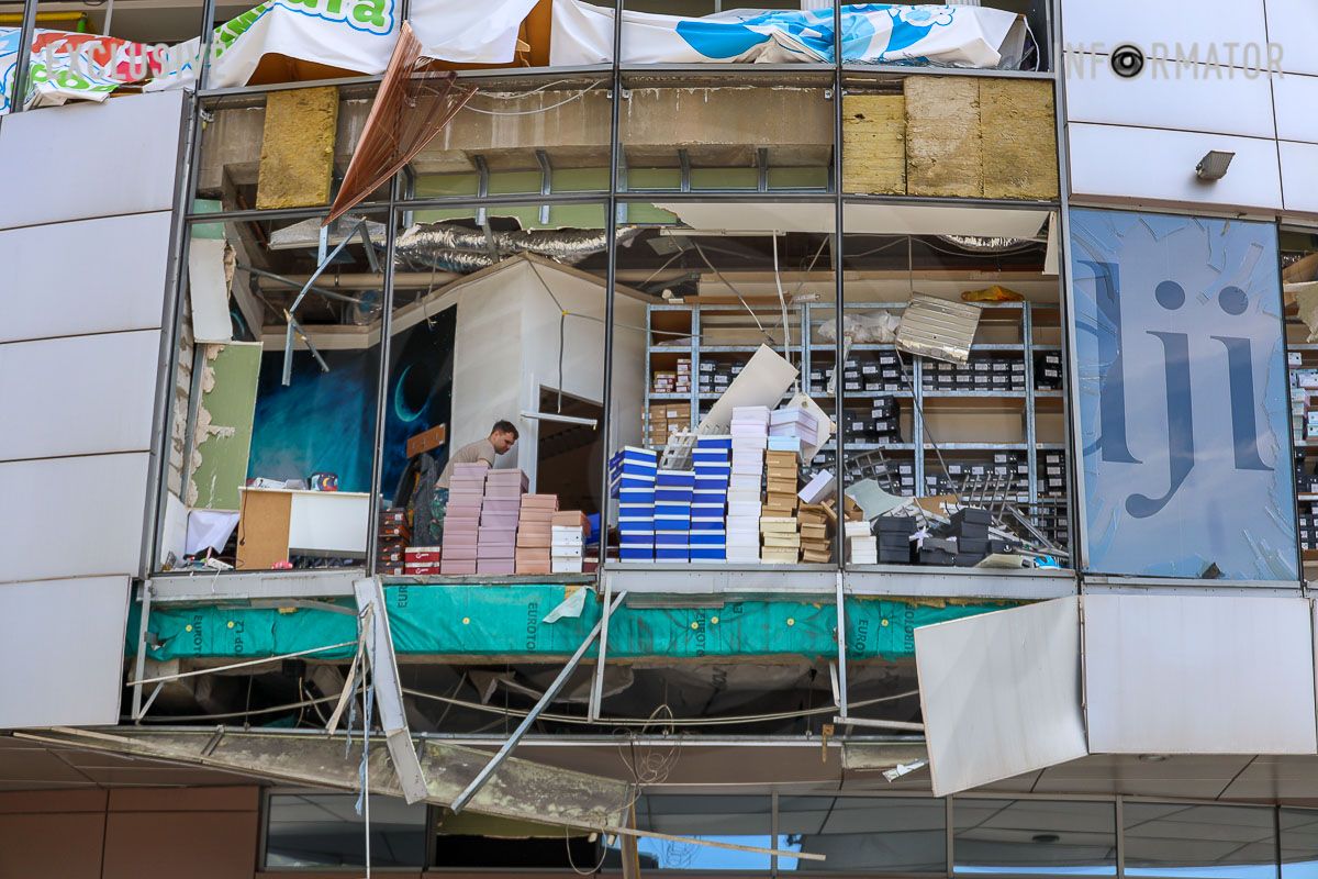 Магазини з одягом на взуттям