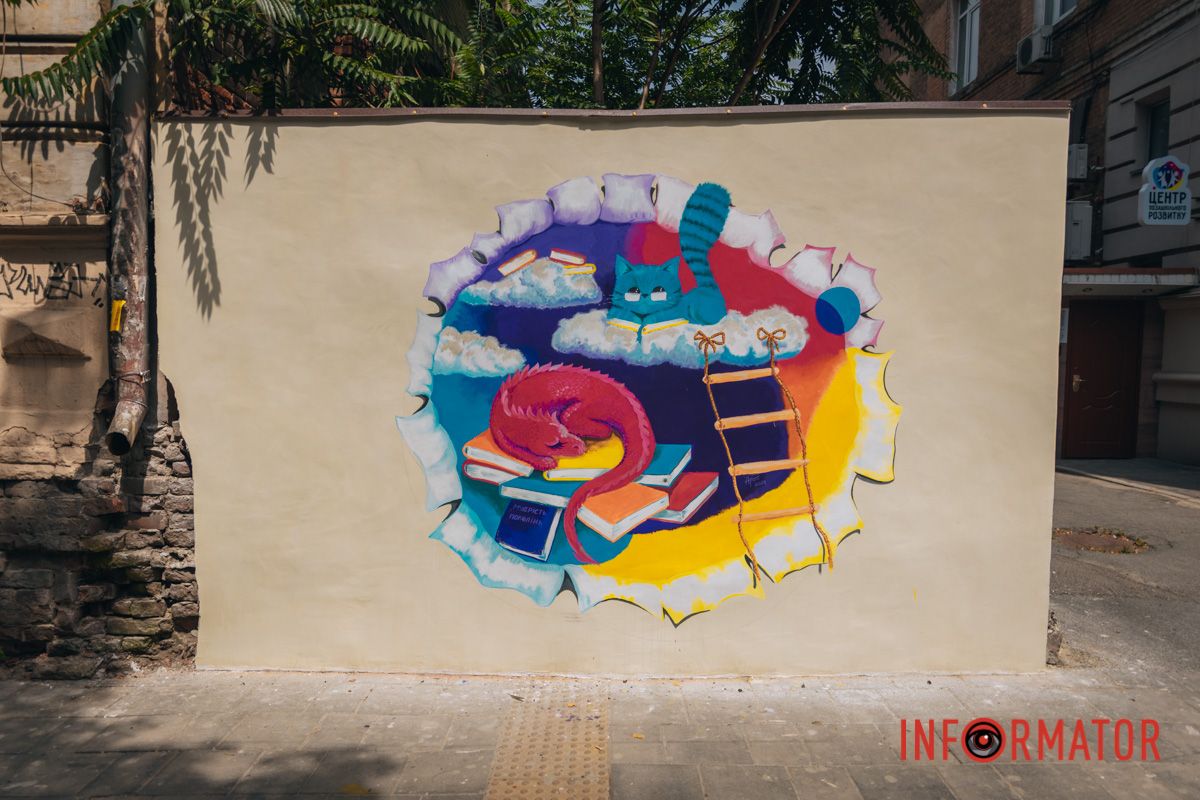 Они изображены с книгами