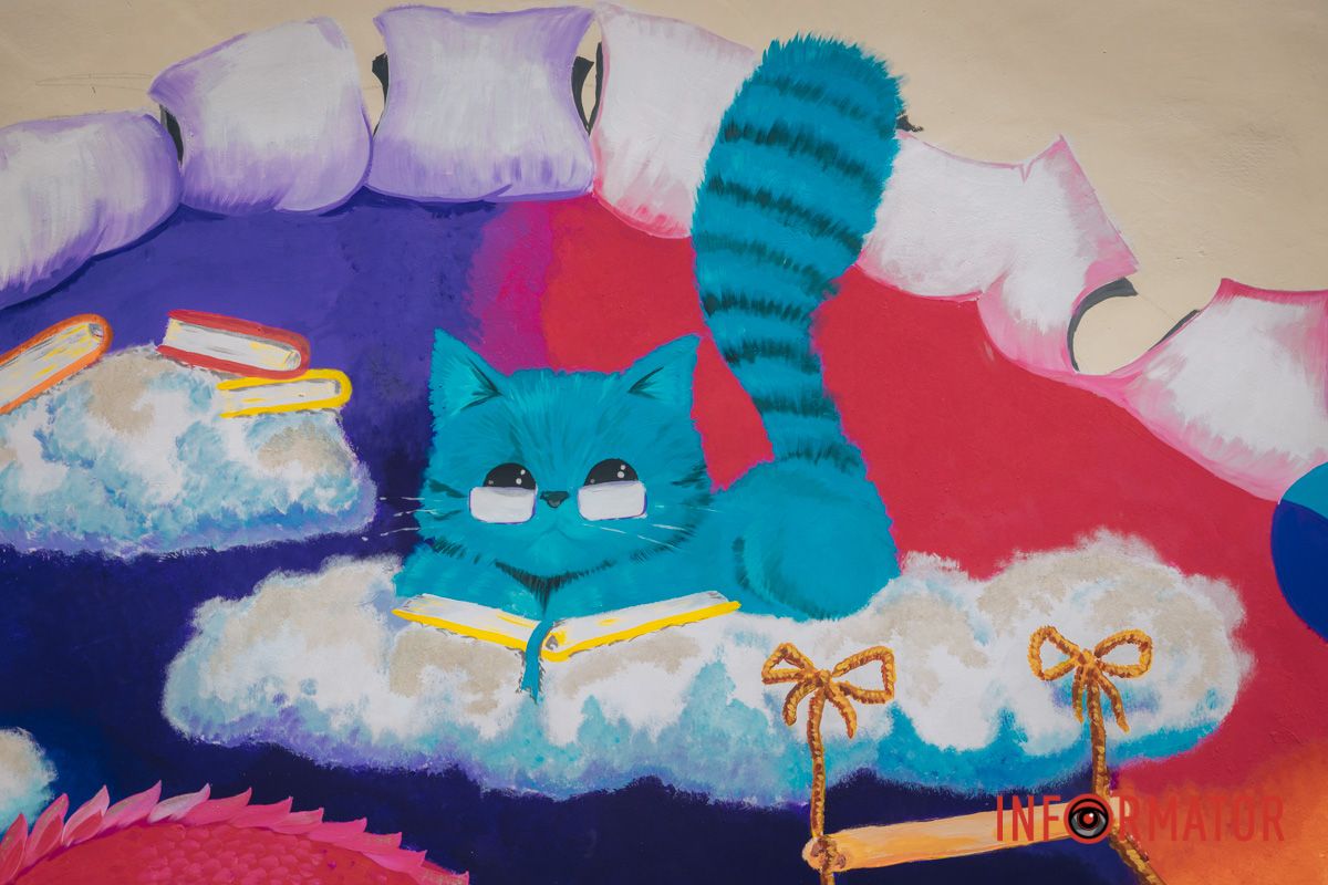 Художница отремонтировала стену