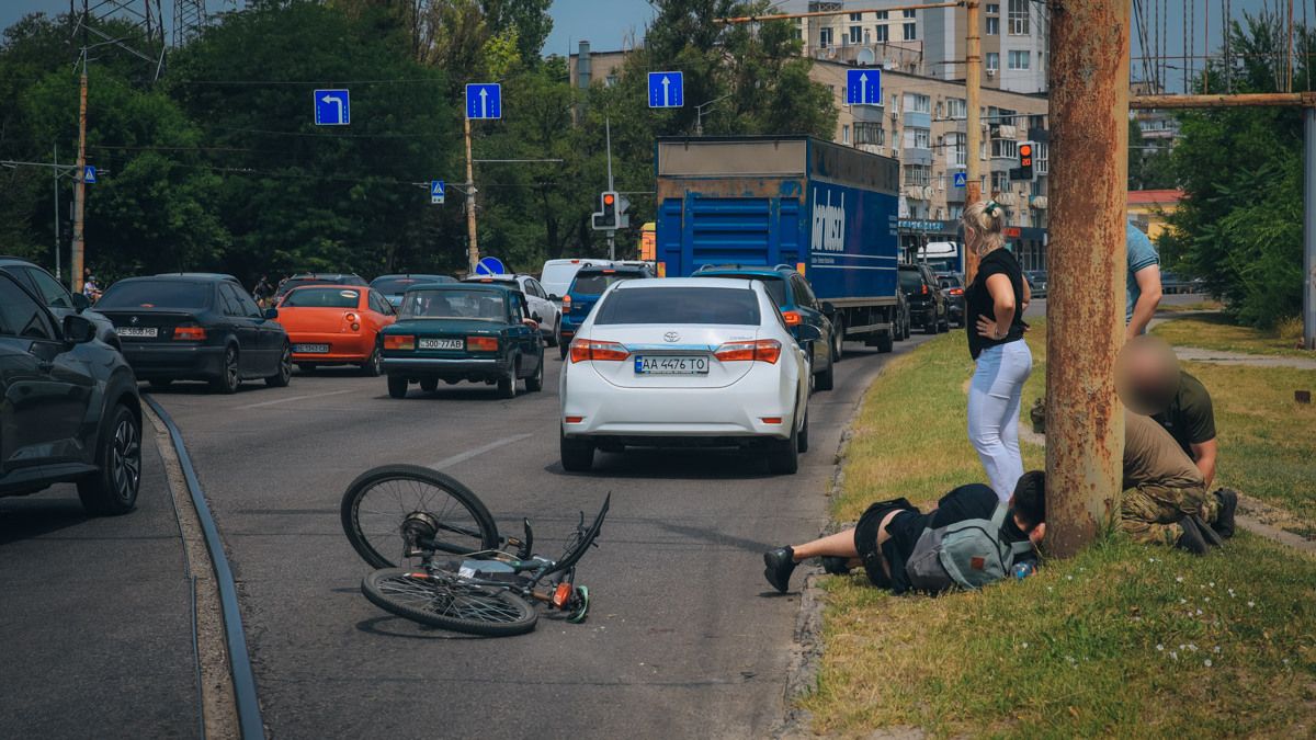 У Дніпрі на Запорізькому шосе постраждав велосипедист: подробиці