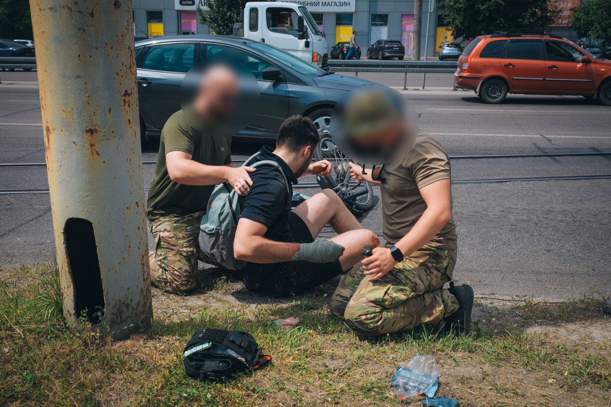 Поблизу з перехрестям з вулицею Шинною