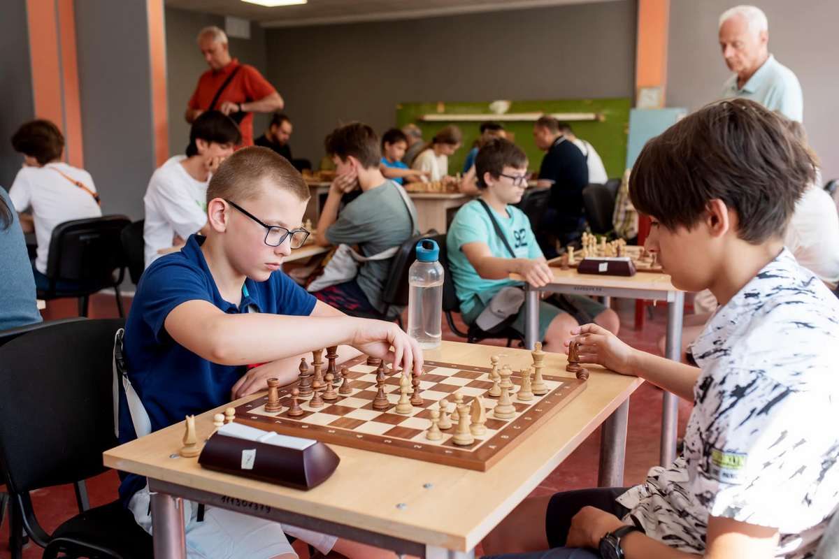 "Підтримуємо розумну молодь", - Дмитро Кисилевський