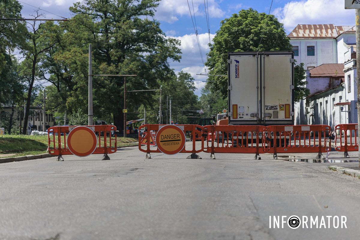 Автомобілісти зможуть об'їхати місце виконання робіт прилеглими вулицями