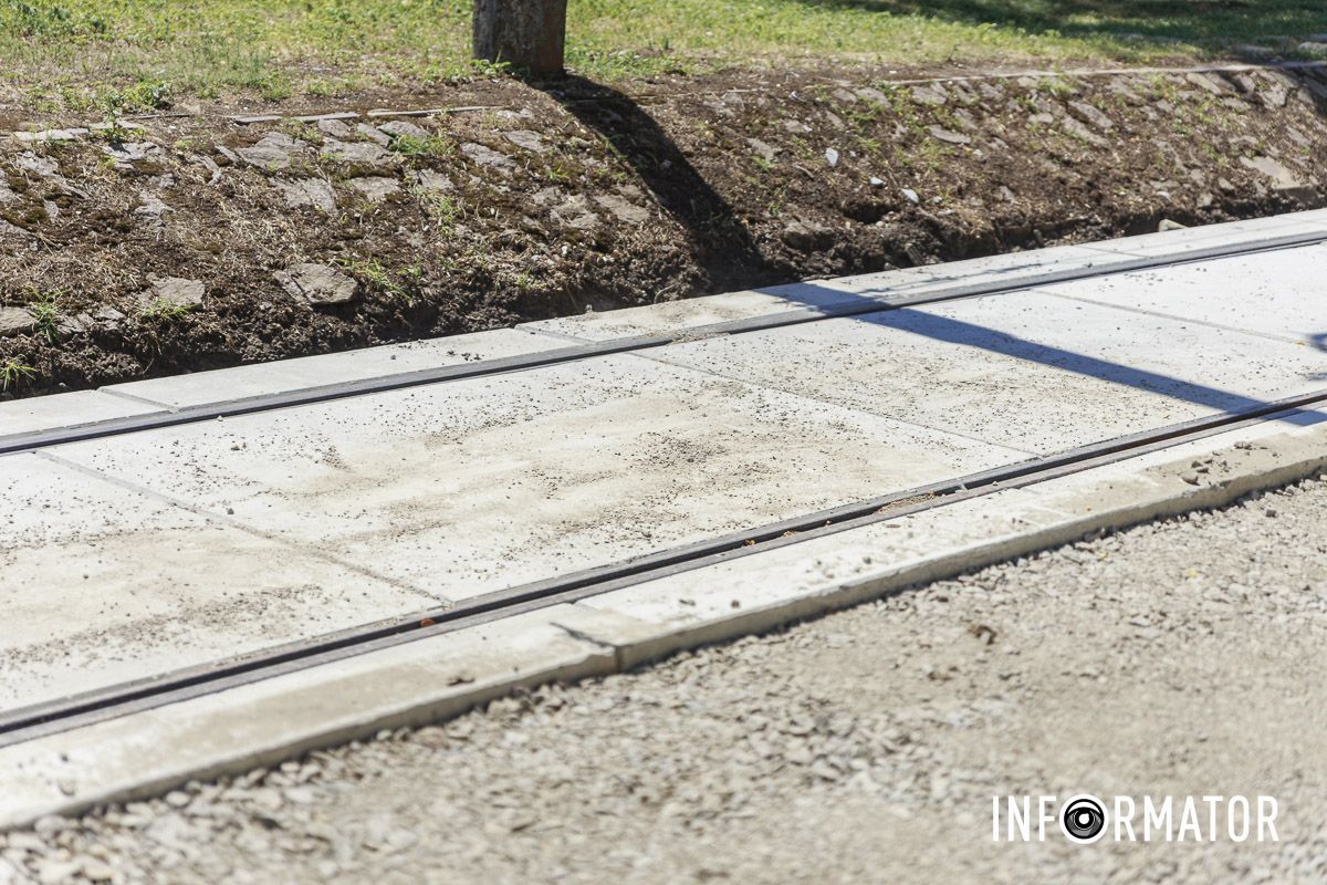 В районі перехрестя з вулицею Степана Бандери комунальники закінчують ремонт ділянки