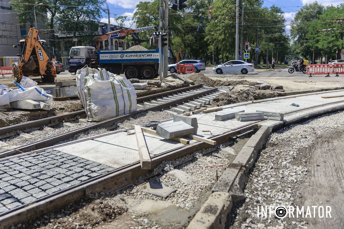 Зокрема, ускладнений рух на проспекті Лесі Українки в районі перехресті з вулицею Юрія Савченка