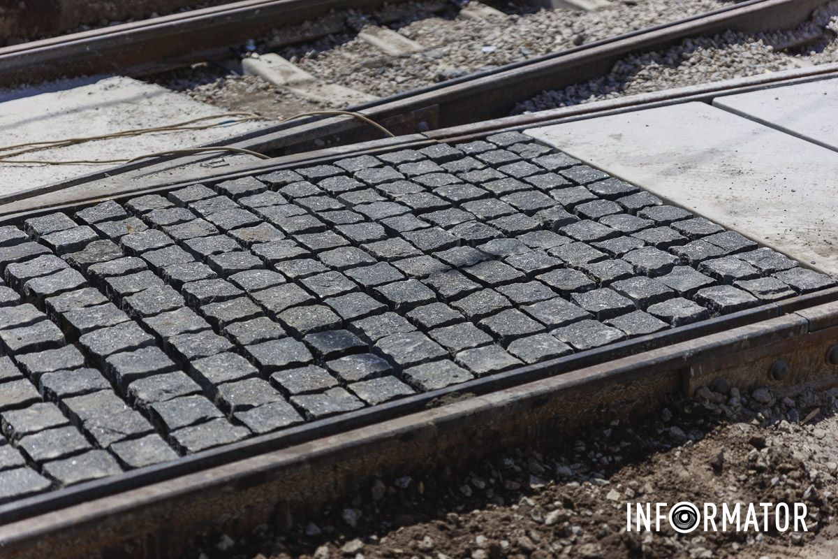 Однак, через це на прилеглих вулицях спостерігаються затори