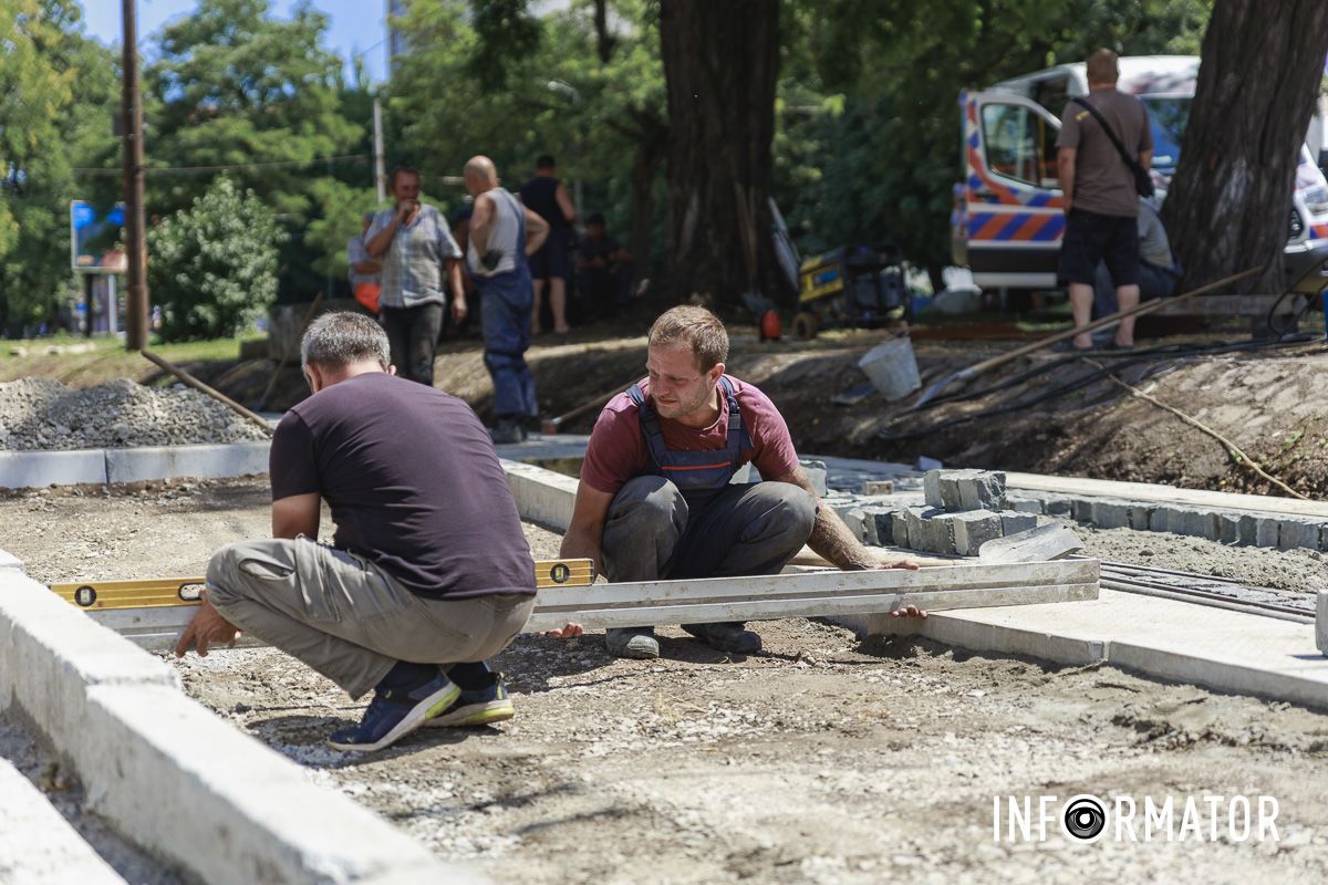 У суботу, 6 липня, у Дніпрі на проспекті Лесі Українки працюють дорожники