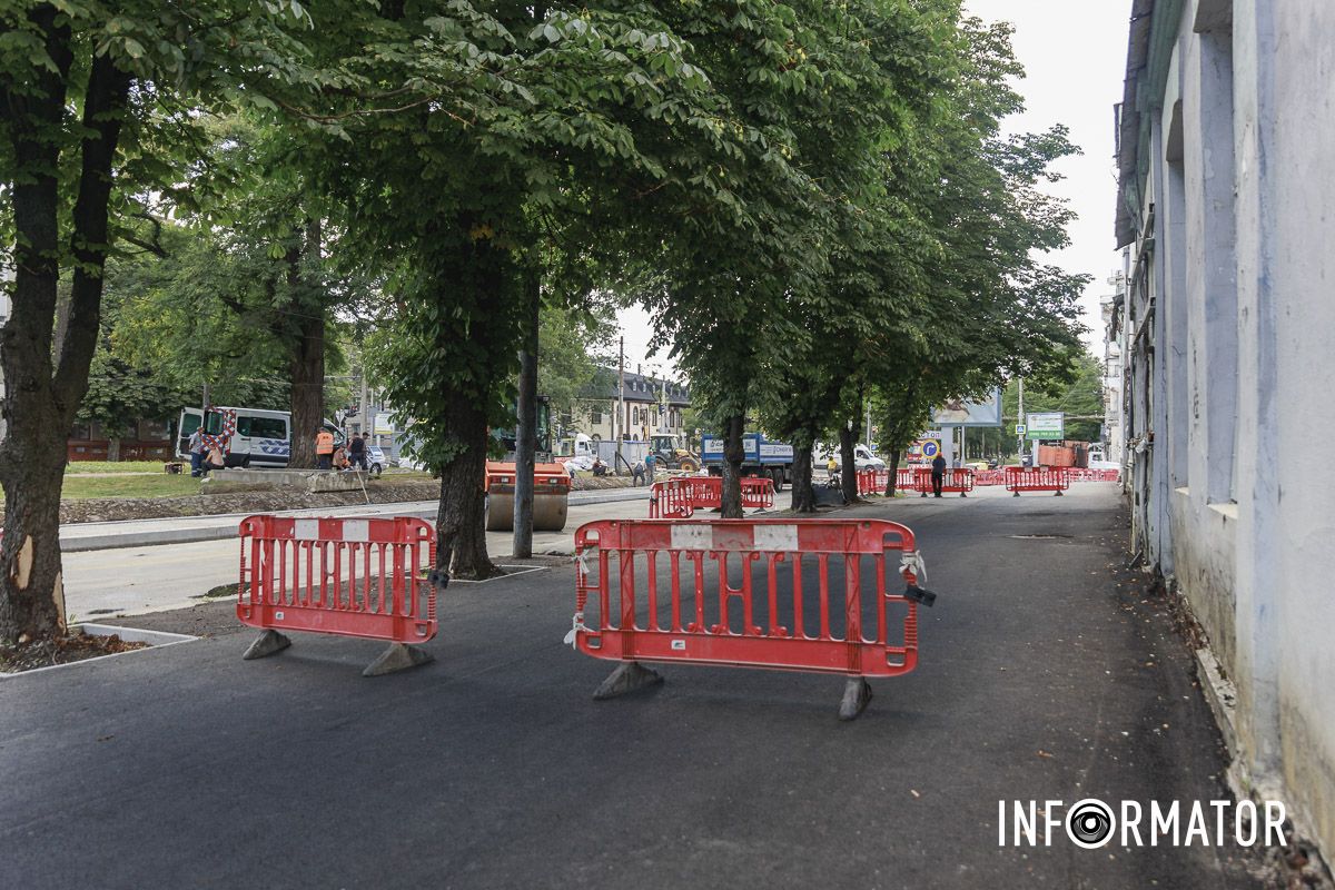  Детально як буде рухатись транспорт можна переглянути тут. Усі роботи на трамвайному переїзді на перетині проспекту Лесі Українки та вулиці Степана Бандери планують завершити у кілька етапів до 27 серпня