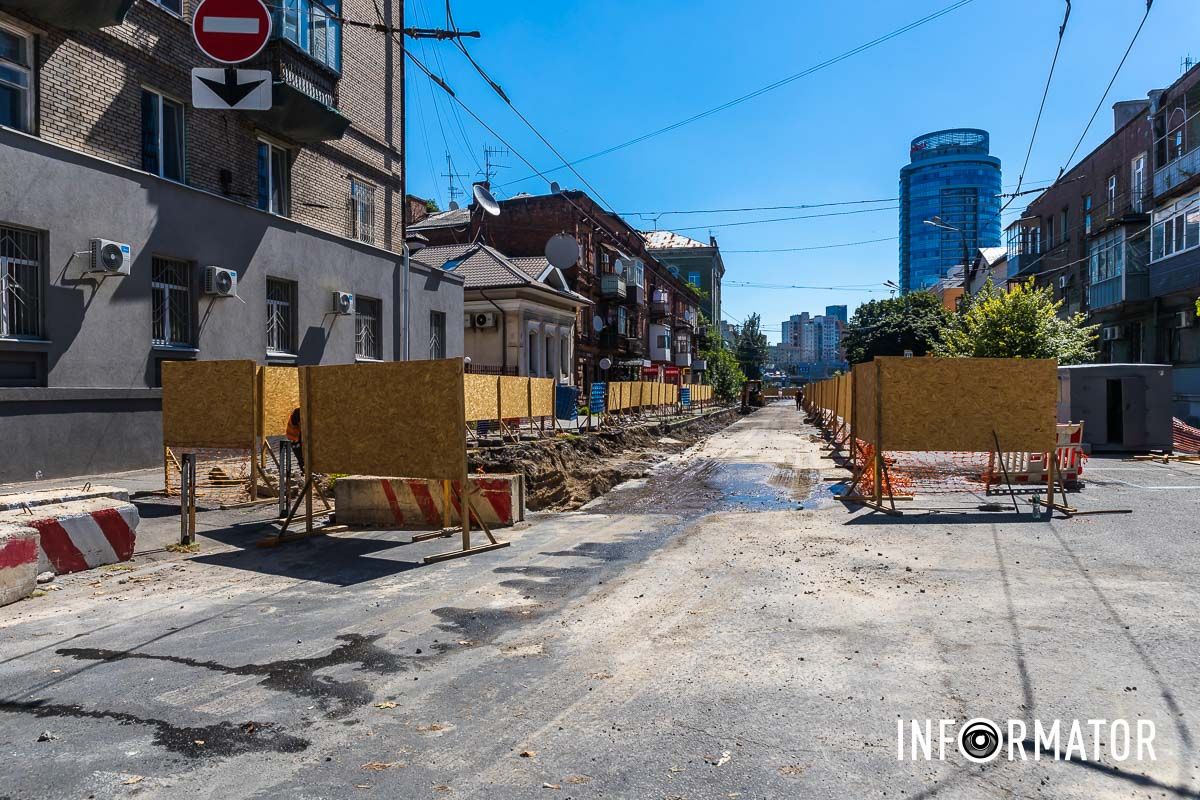 В Днепре на улице Князя Владимира Великого ремонтируют ливневый коллектор В Днепре на улице Князя Владимира Великого ремонтируют ливневый коллектор