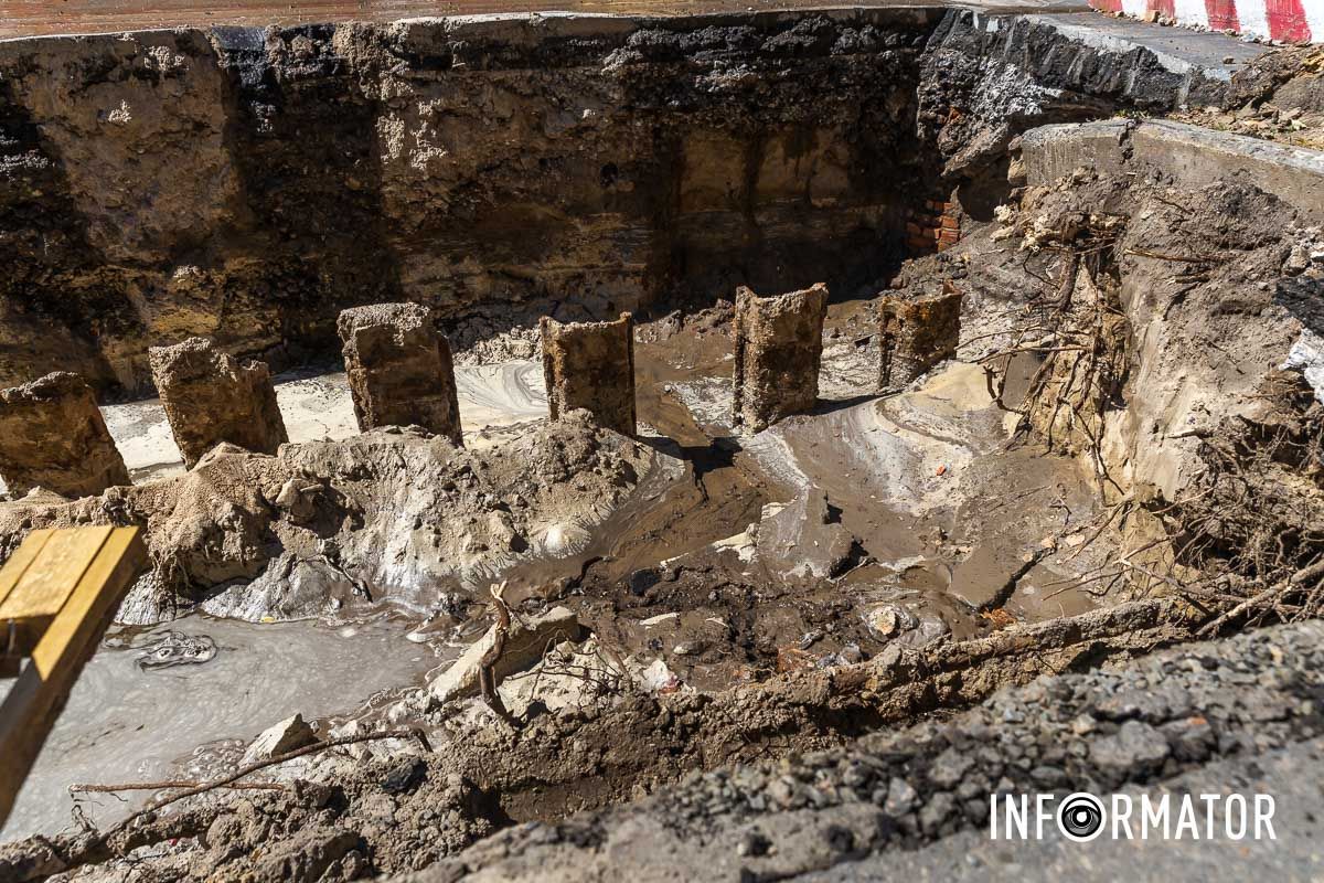 Полностью работы должны быть завершены к концу года Полностью работы должны быть завершены к концу года