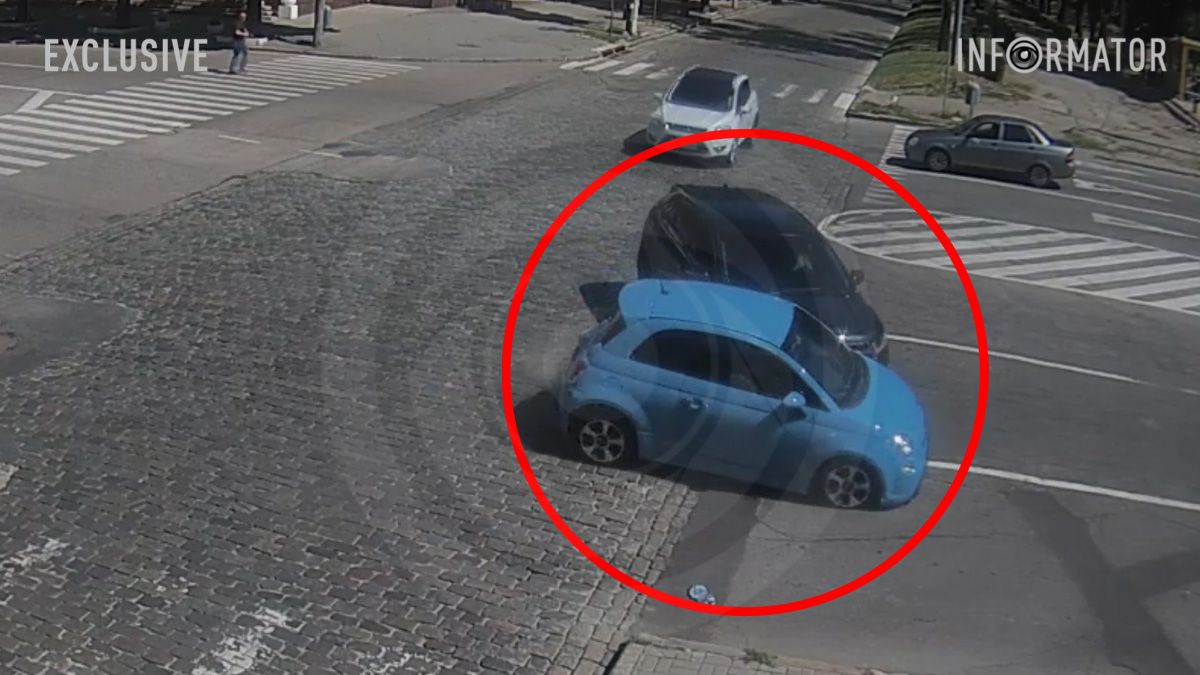 У Дніпрі на Яворницького Fiat та Ford після зіткнення вилетіли на тротуар: відео моменту