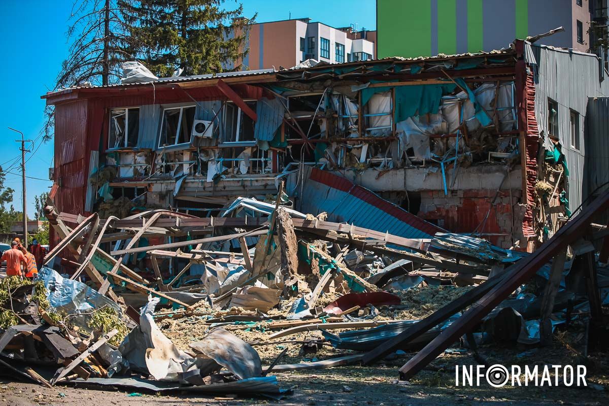 Истерзано и само здание Истерзано и само здание