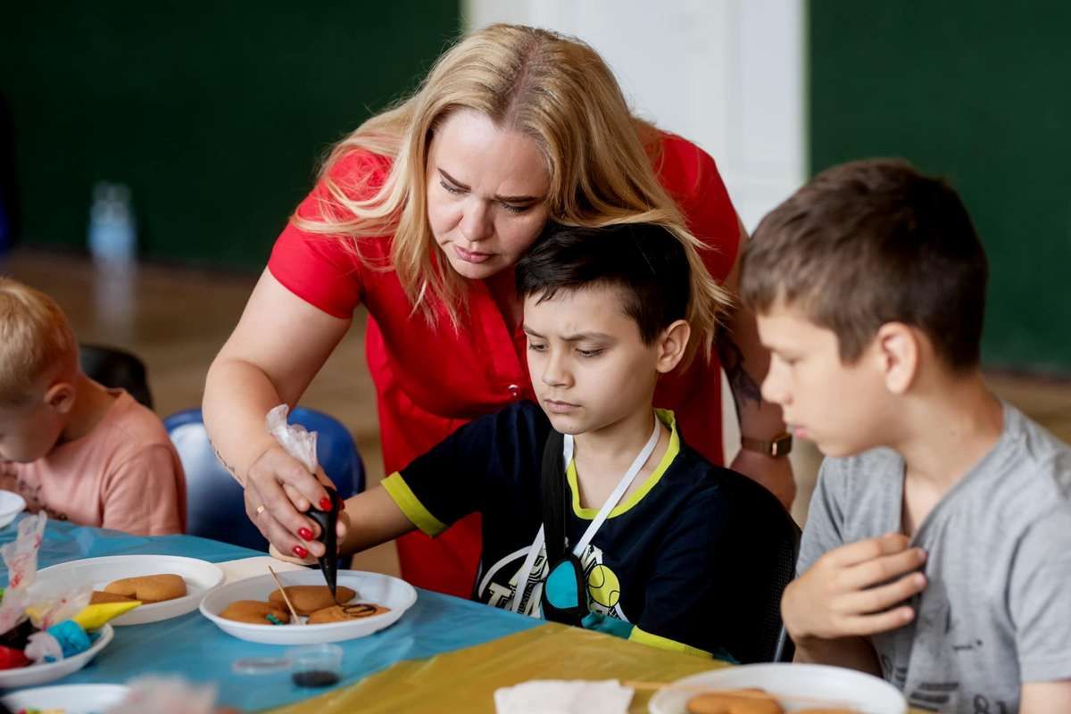 Даже когда пропал свет, это никого не остановило
