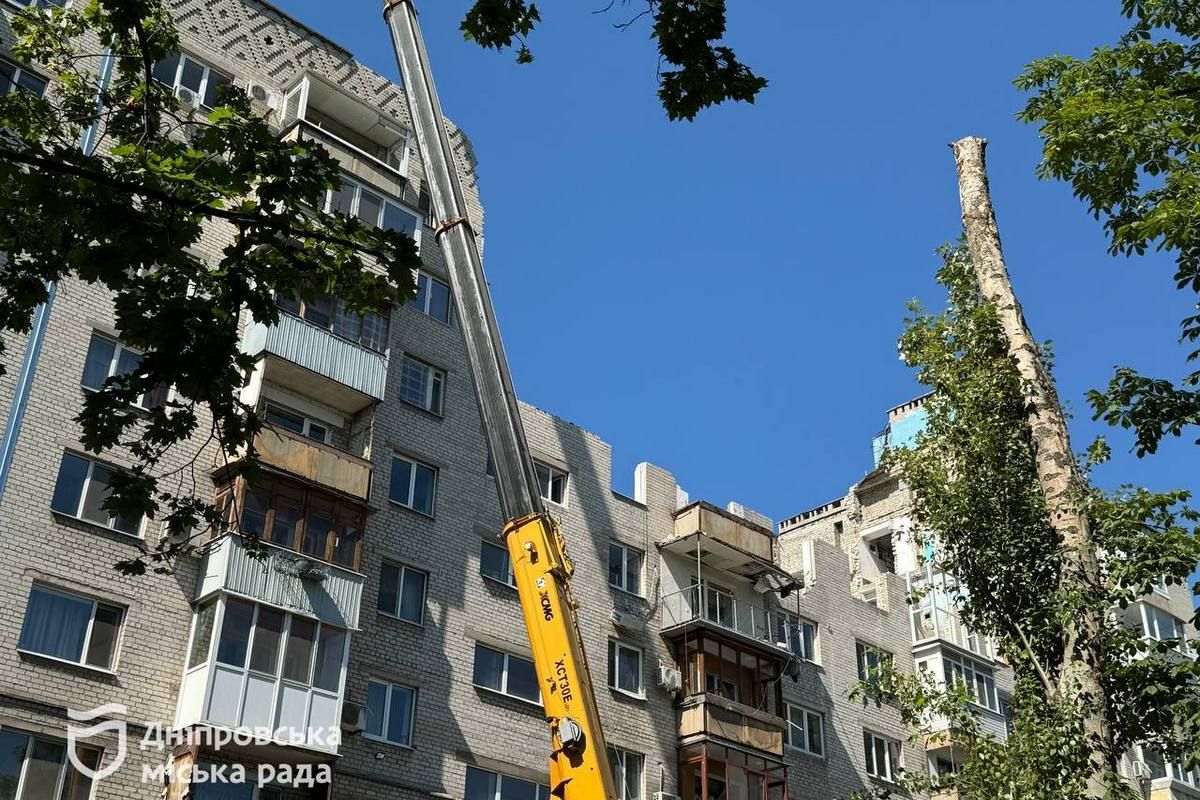 Завершується демонтаж верхніх поверхів двох під’їздів багатоповерхівки