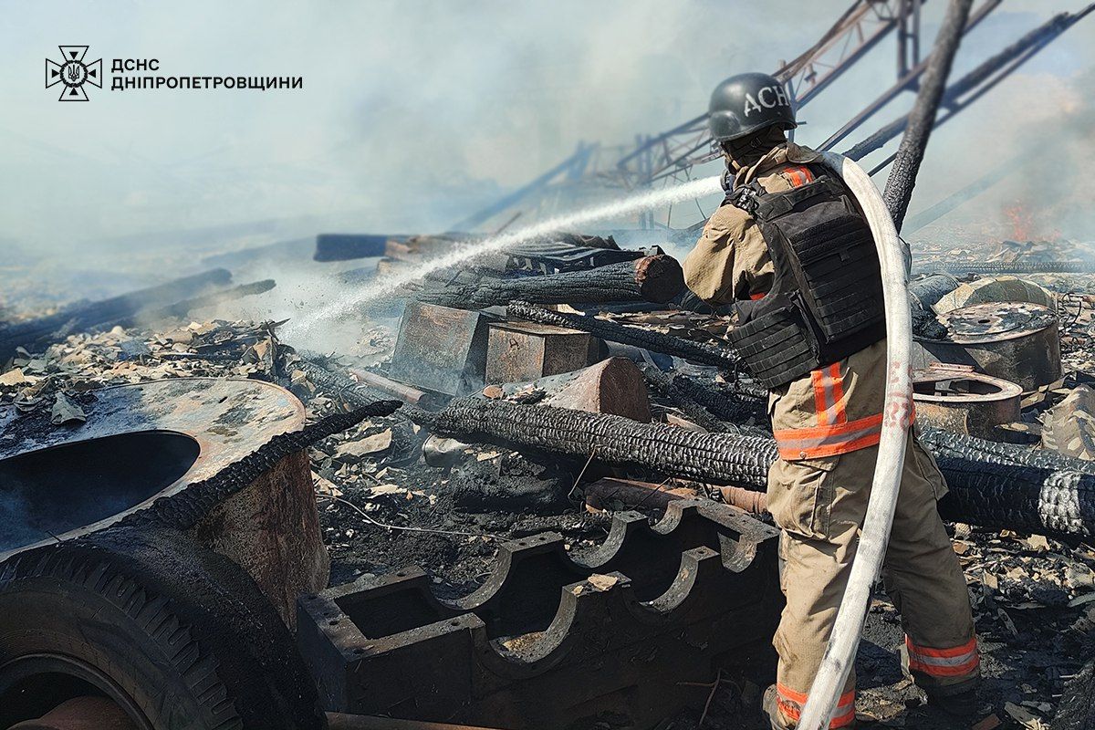Через ранкову ворожу атаку у Нікополі загинув чоловік, ще троє людей отримали поранення Через ранкову ворожу атаку у Нікополі загинув чоловік, ще троє людей отримали поранення