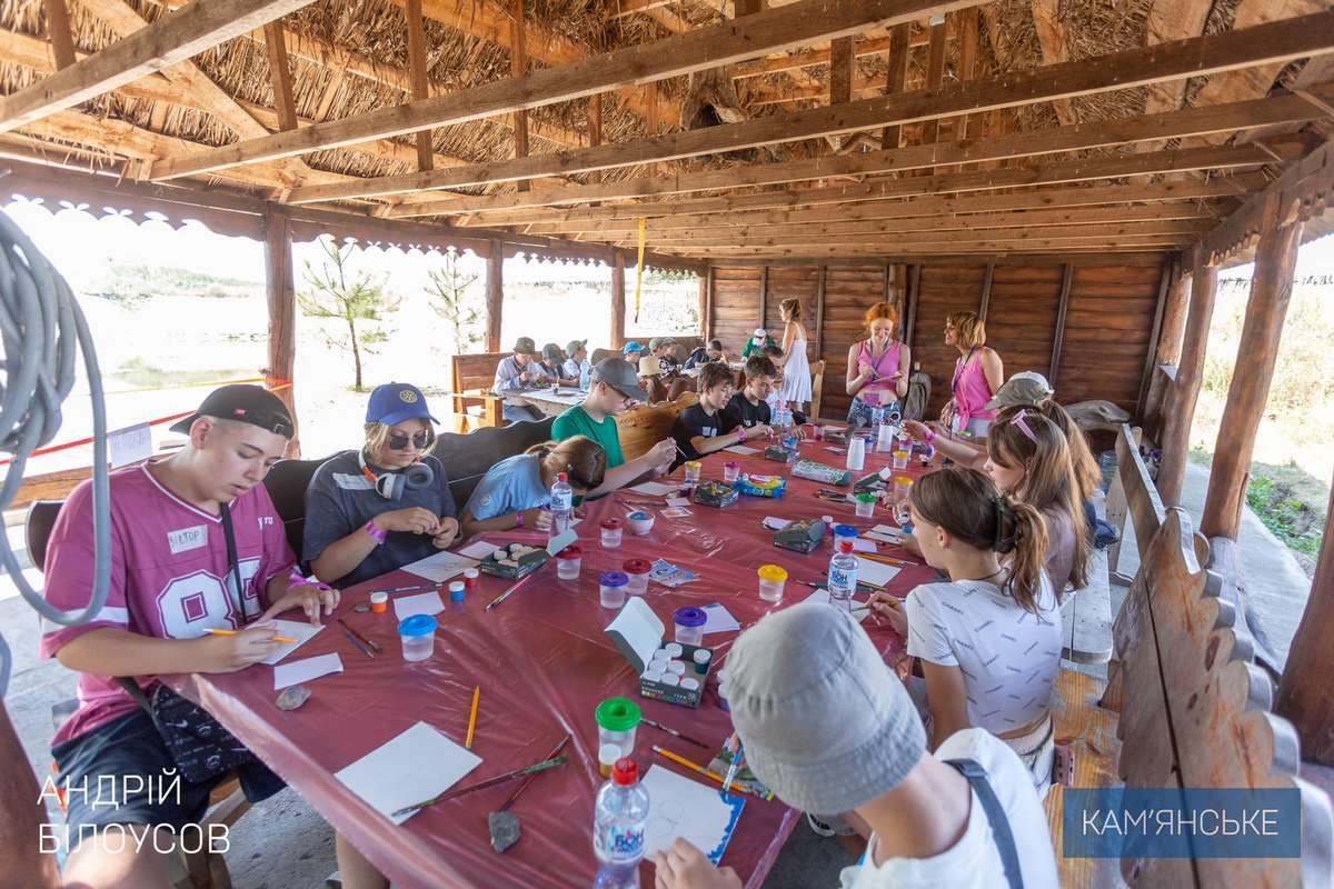 Екскурсія, катання на конях, творчі конкурси, смачна козацька каша 