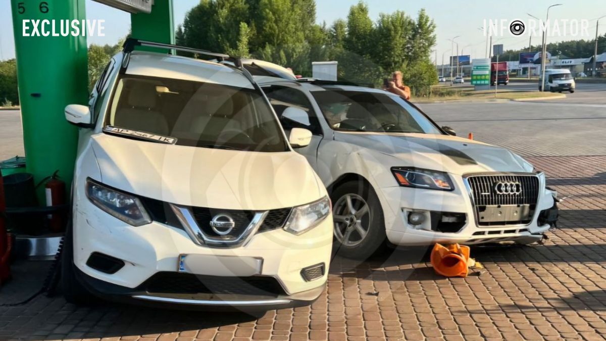 В Каменском на АЗС WOG Audi влетела в Nissan: есть пострадавшие