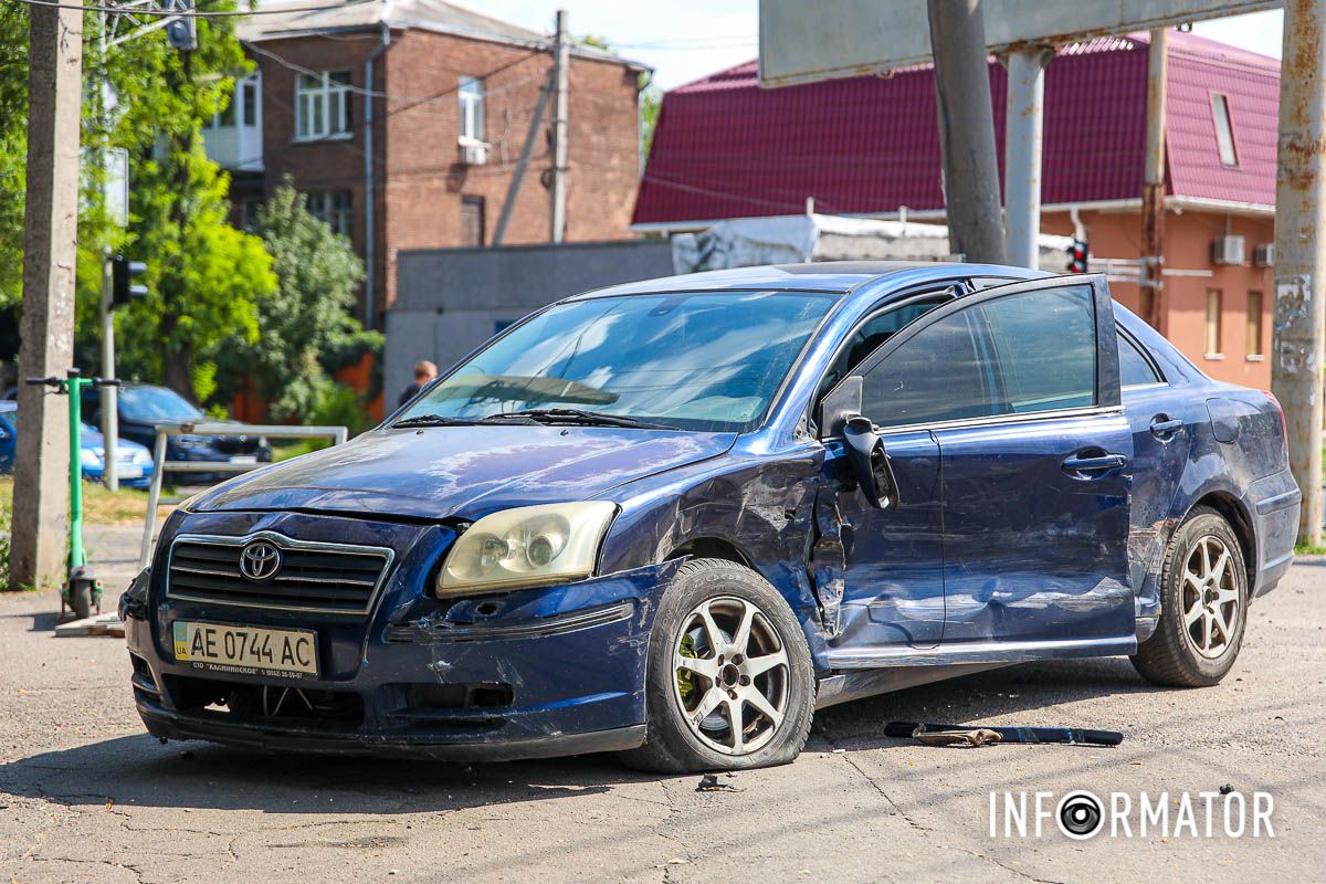 Столкнулись Toyota и Chevrolet Столкнулись Toyota и Chevrolet