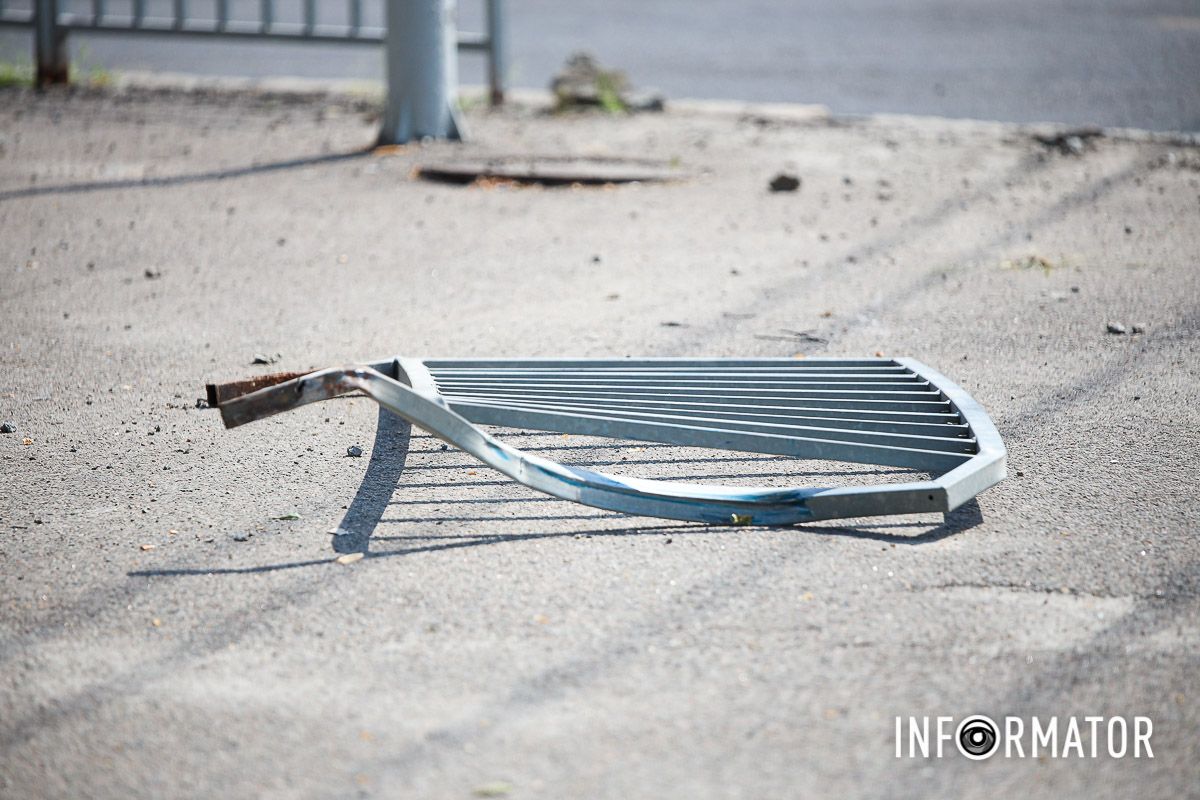 Toyota пробила забор Toyota пробила забор