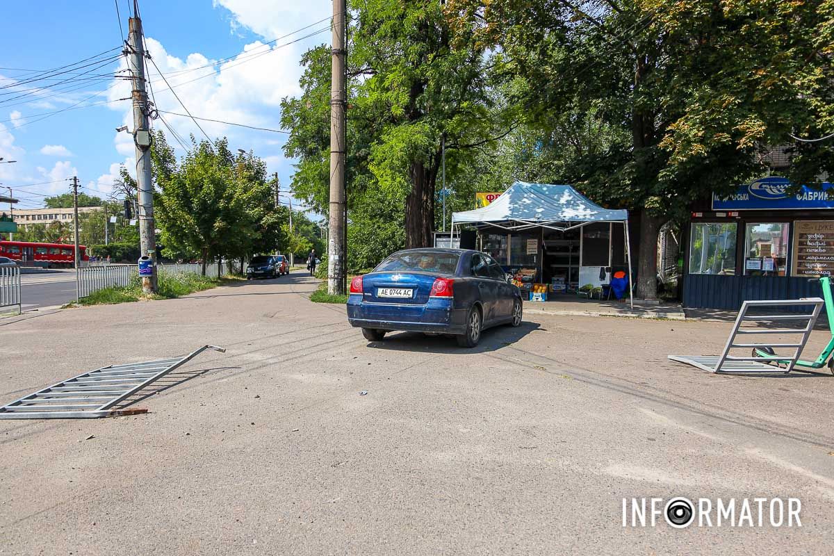 Продавцам глаз повезло, автомобиль остановился Продавцам глаз повезло, автомобиль остановился