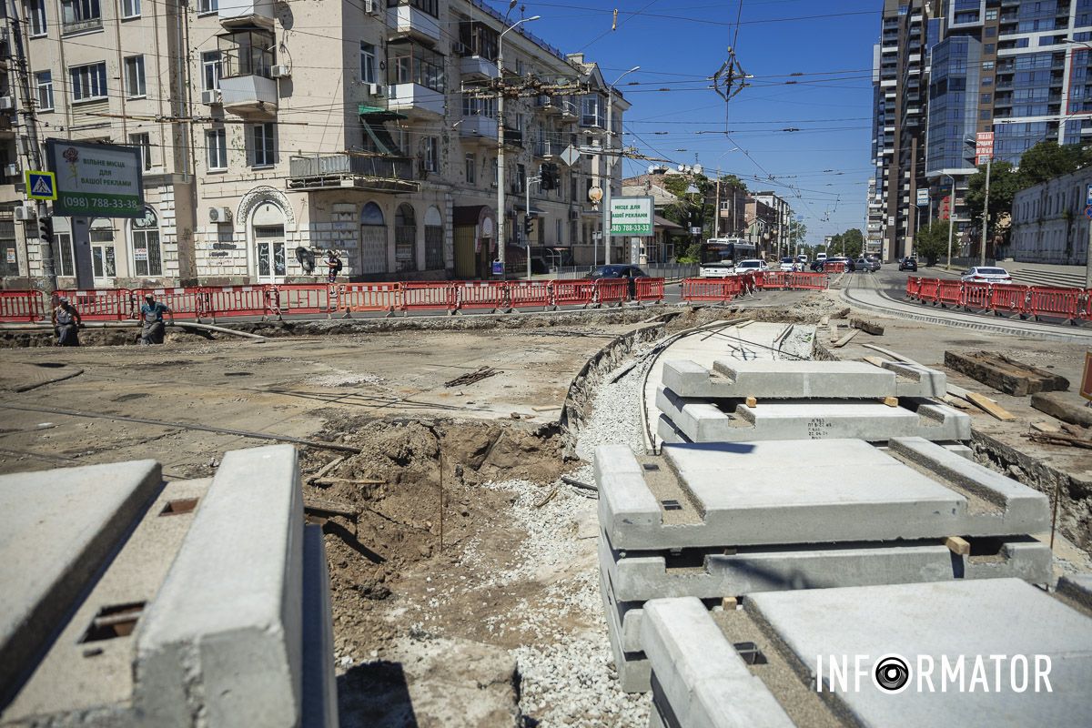 Наразі вже завершена перша ділянка - поворот з проспекту Лесі Українки на вулиці Степана Бандери