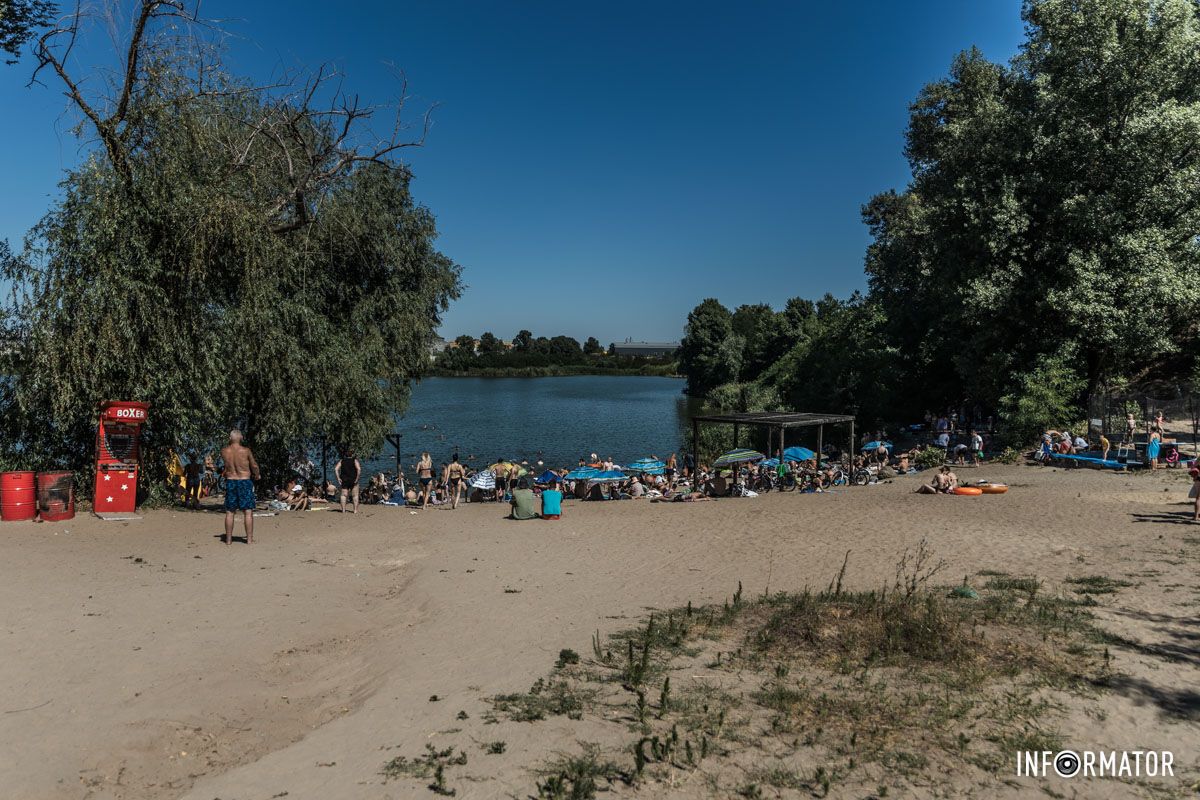 Все пришли отдохнуть и покупаться