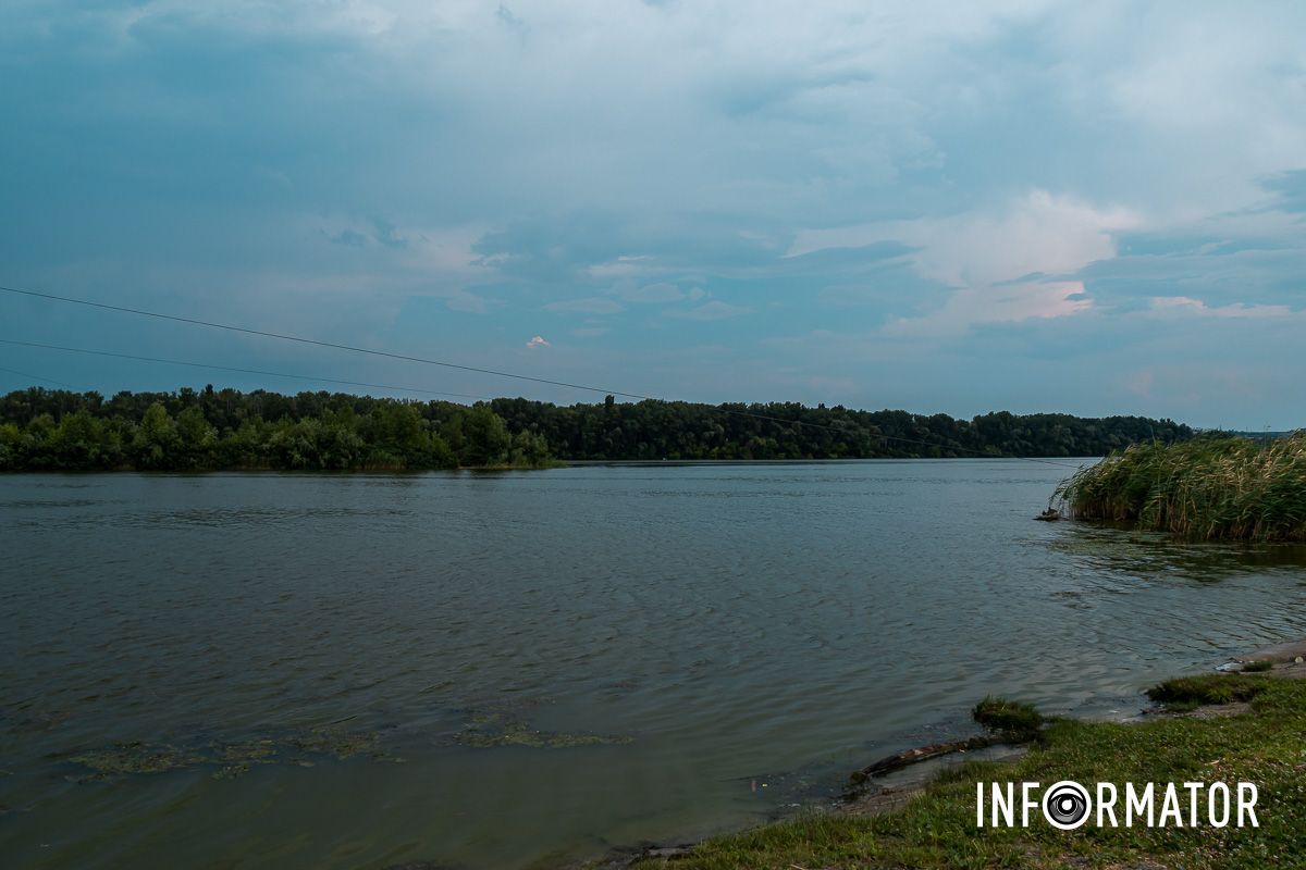 Скільки ніг і де діра?