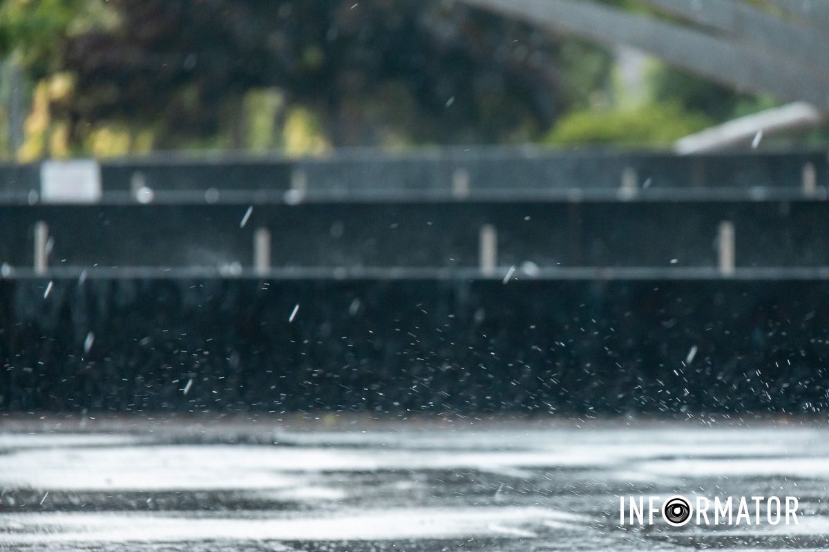 Уже убрало листя у краплинки,