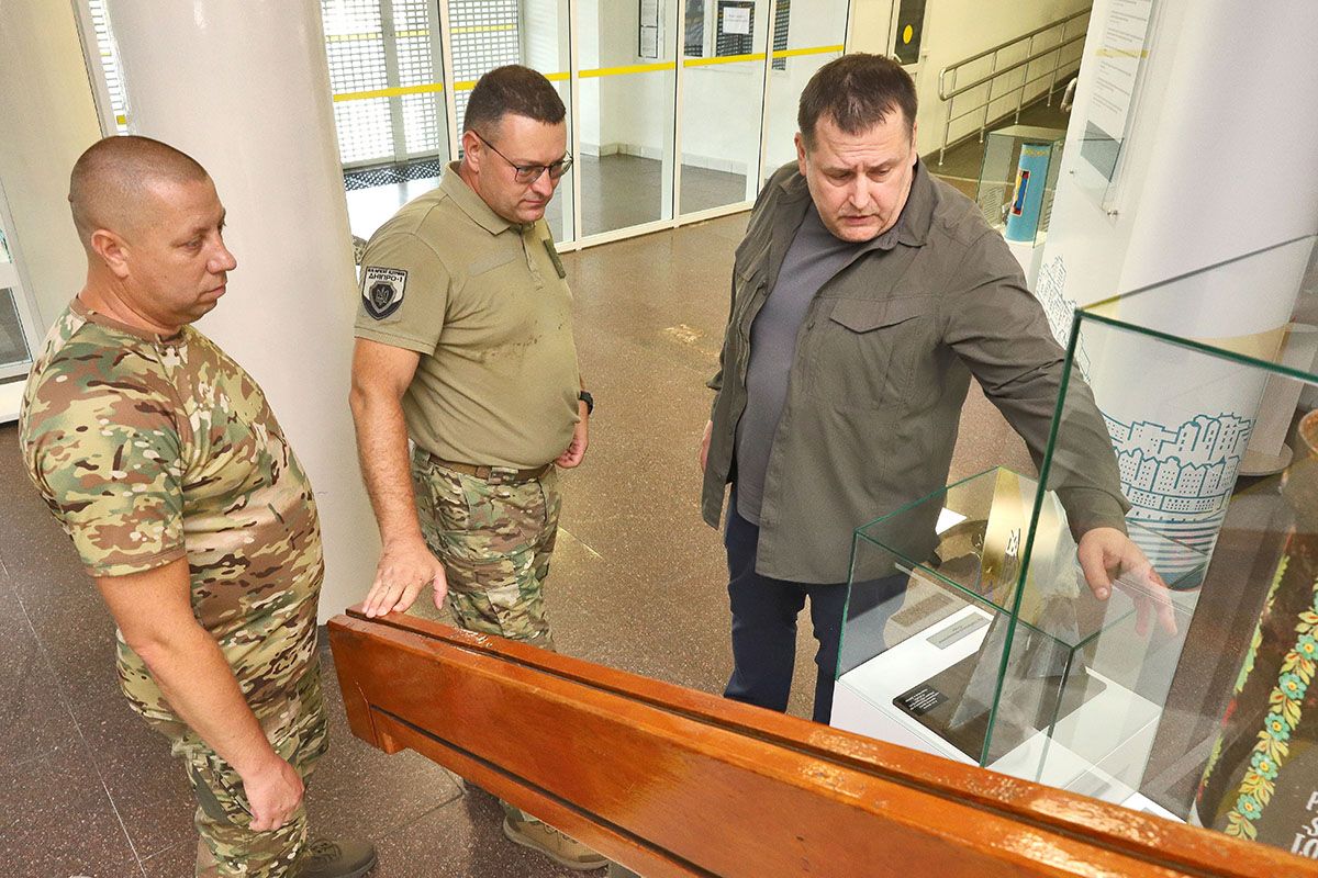 На знак вдячності бійці часто передають меру різні відзнаки