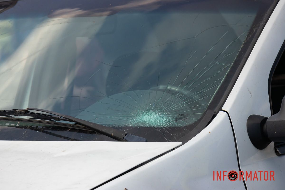 Зайнята одна ліва смуга по Набережній Перемоги у напрямку проспекту Героїв Зайнята одна ліва смуга по Набережній Перемоги у напрямку проспекту Героїв