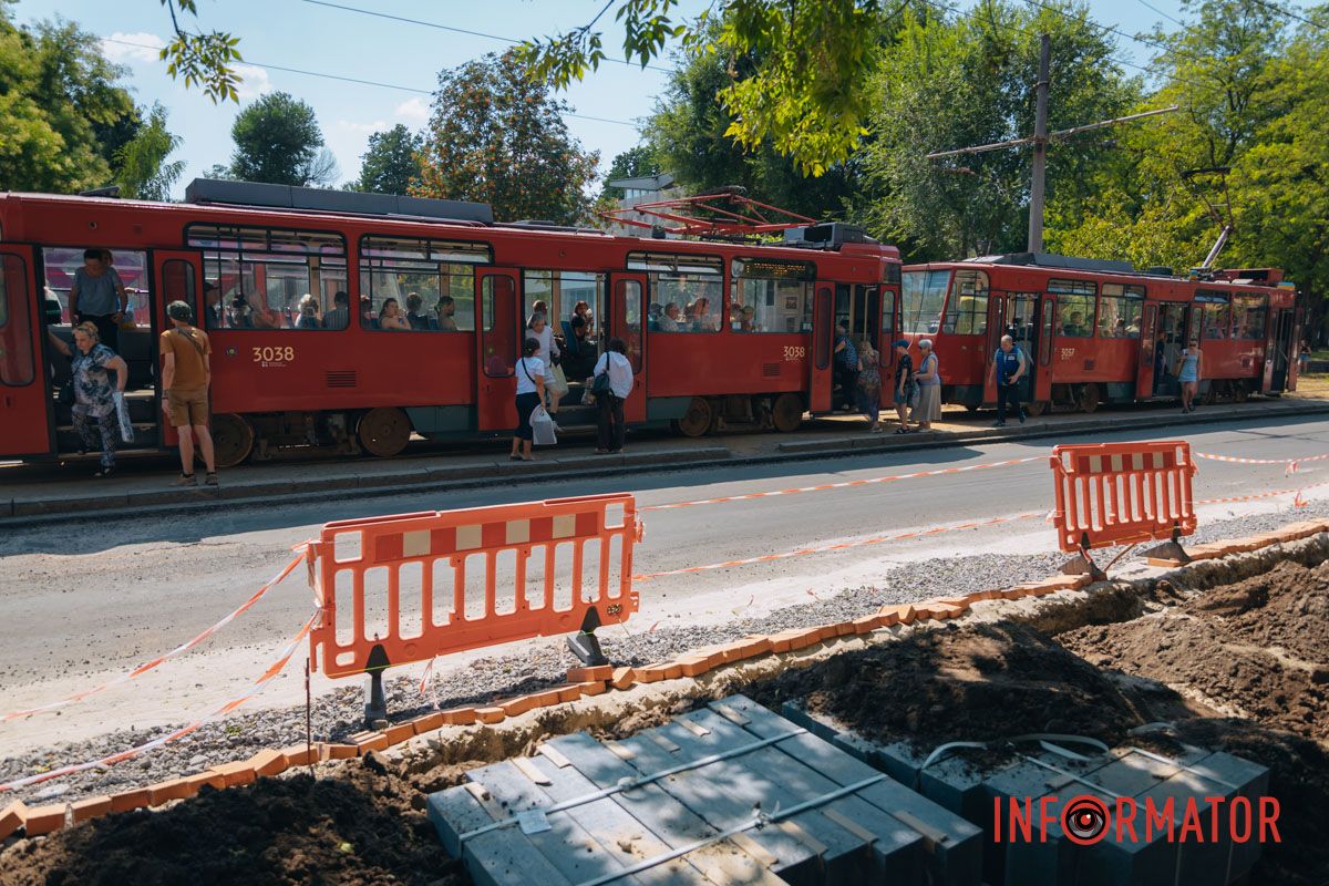 Именно сейчас выглядит остановка трамвая №1 на Соборной площади