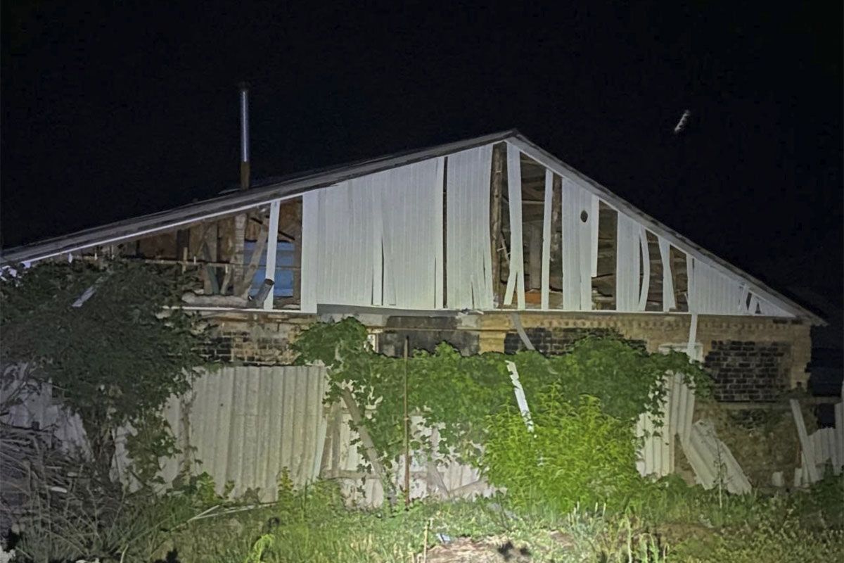 За словами Лисака, ввечері ворог вдарив ракетою по Синельниківському району