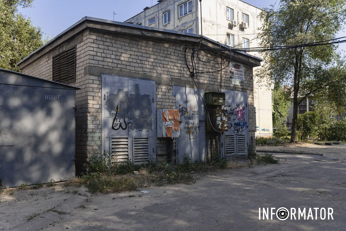 У Дніпрі на Артеківській мешканці гуртожитку чотири дні живуть без світла: люди вимушені ночувати в підвалі 3