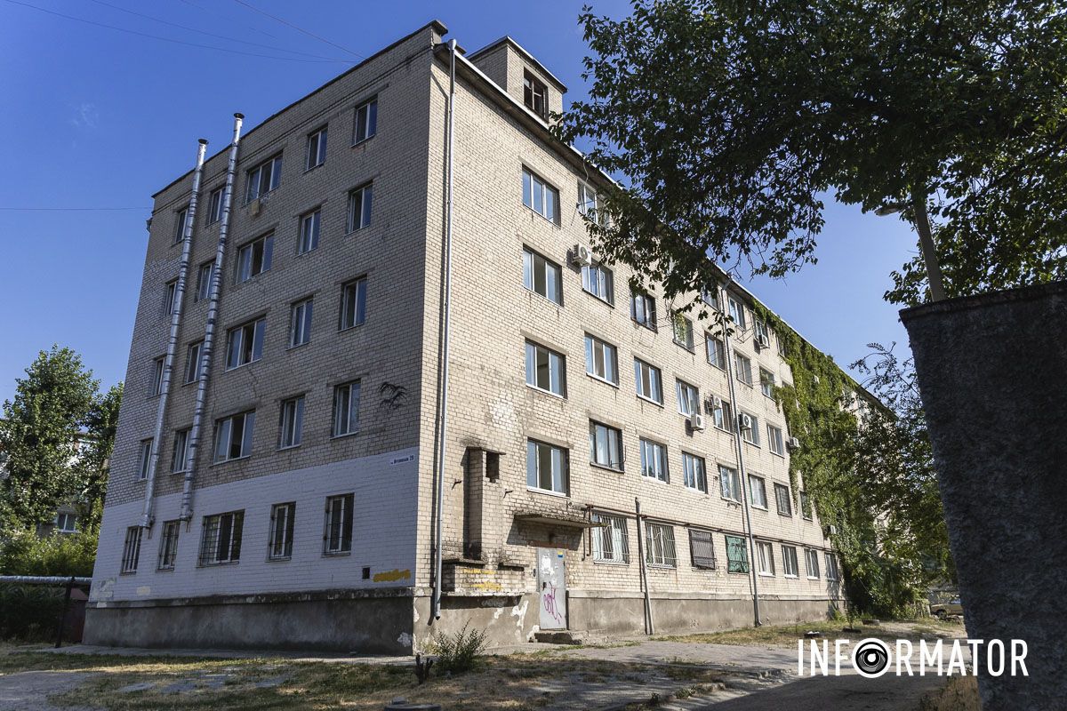У Дніпрі на Артеківській мешканці гуртожитку чотири дні живуть без світла: люди вимушені ночувати в підвалі 2