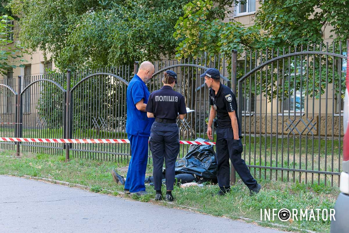 Місце інциденту огородили стрічкою