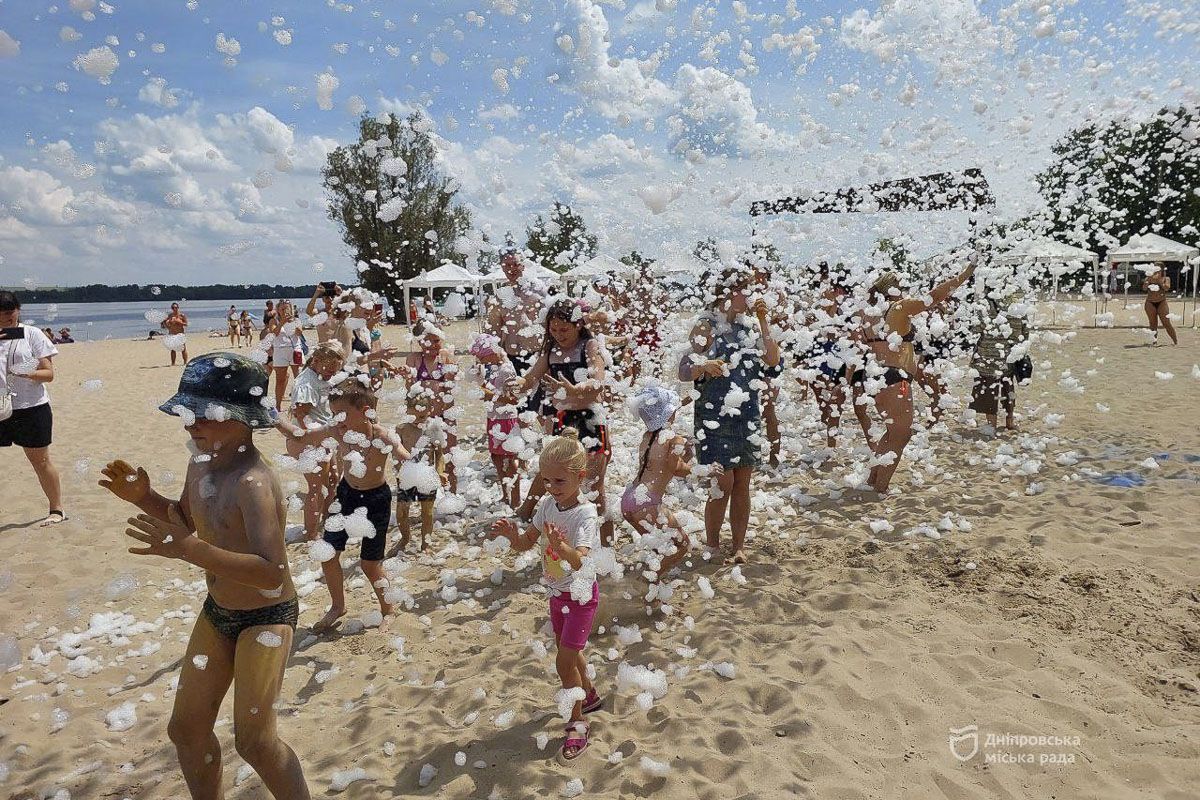 Діти і дорослі розважилися 