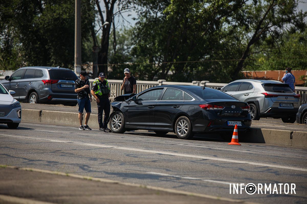 В Днепре на Слобожанском проспекте произошли две аварии: образовалась километровая пробка 7