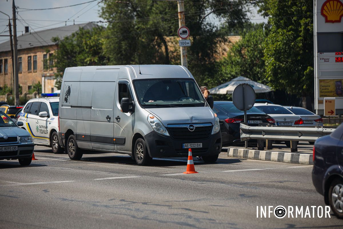 В Днепре на Слобожанском проспекте произошли две аварии: образовалась километровая пробка 13