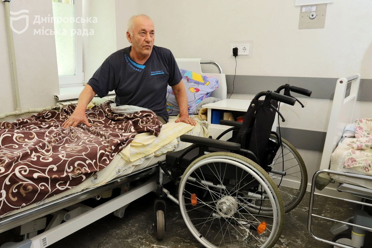 "Мені приємно, як тут облаштовано все — постіль, піклування, лікування", - Володимир «Дніпро опікується всіма людьми. Це — наш обовʼязок», — Філатов про оновлення міських лікарень 8