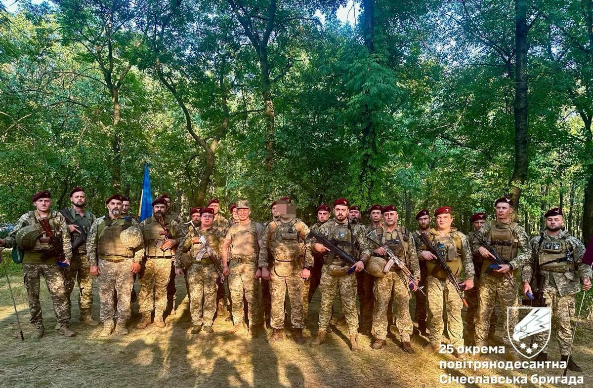  Подякувати бійцям за мужність та стійкість, проявлену у боях з армією рф, приїхав головнокомандувач Збройних Сил України Олександр Сирський