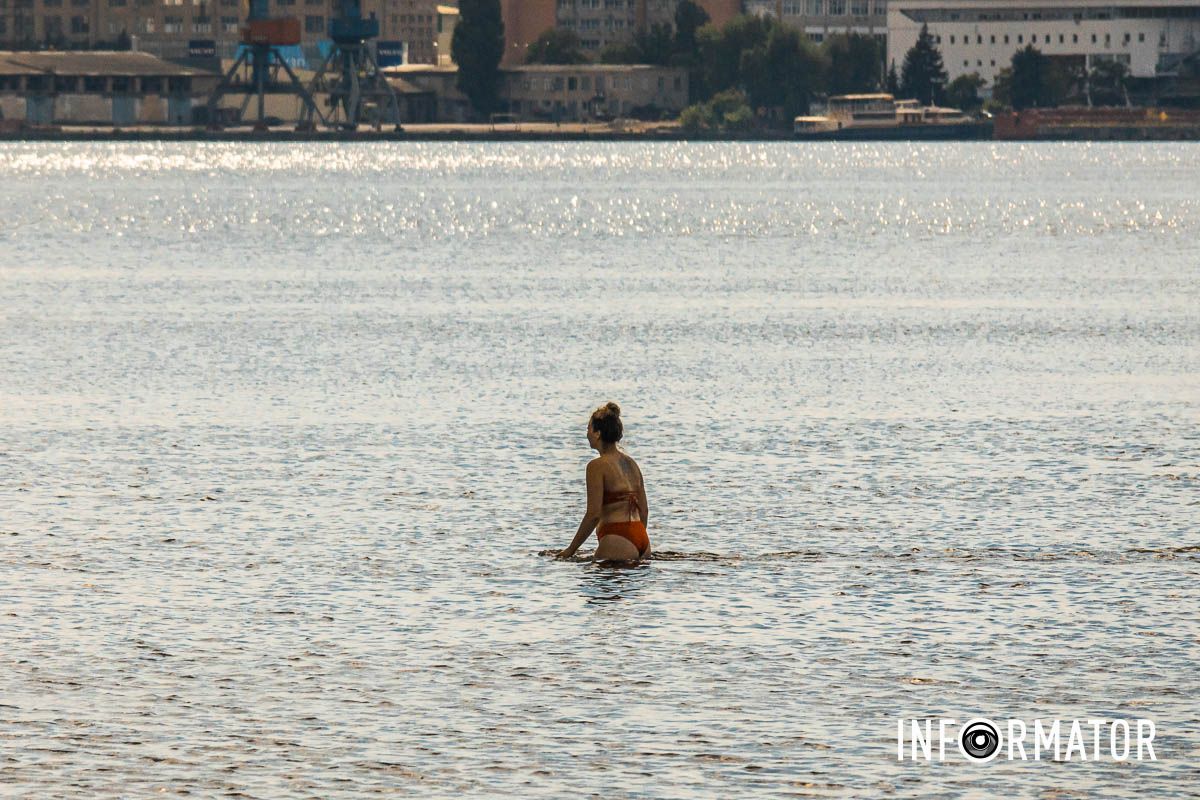 Вода чуть выше колена В Днепре вода в реках отошла от берега на несколько метров: репортаж Информатора 11
