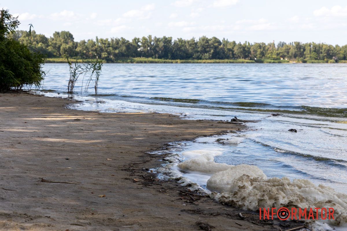 Образовалась пена В Днепре вода в реках отошла от берега на несколько метров: репортаж Информатора 20