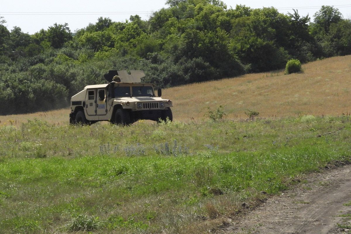 «Інтерпайп» Віктора Пінчука передав військовим 2 броньованих «Хаммери» 2