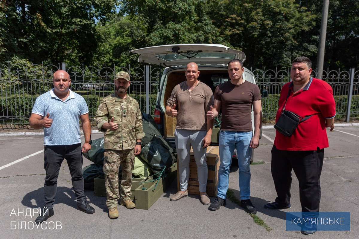 В Каменском Защитникам передали квадрокоптеры, палатки и генератор 4