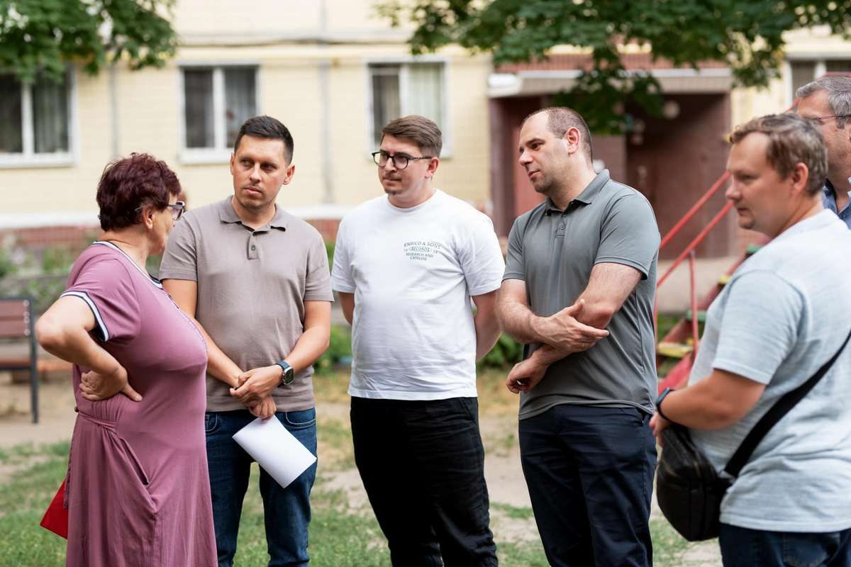 а тренеров и учащихся Академии ждали мальчики и девочки, которые занимаются на этой площадке каждый день