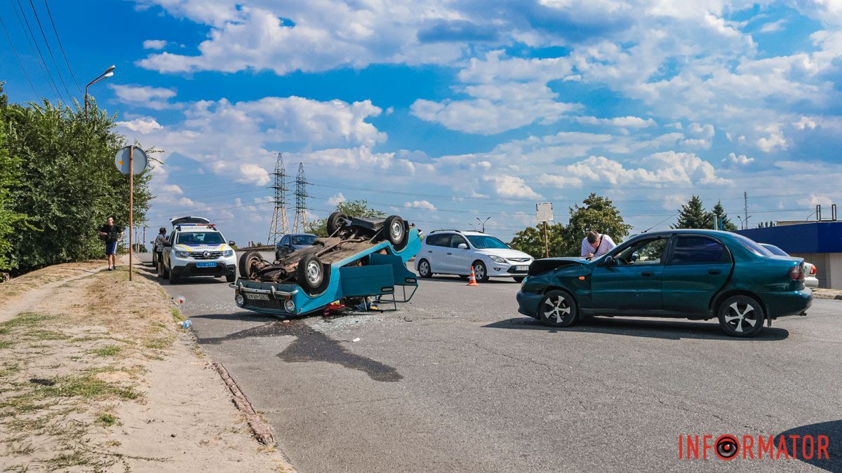 В Днепре на Передовой Daewoo влетел в ВАЗ: есть пострадавшие, движение затруднено