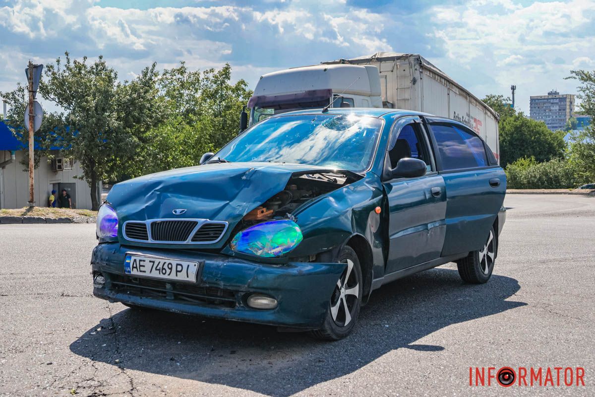 У Дніпрі на Передовій Daewoo влетів у ВАЗ: є постраждалі, рух ускладнений 6
