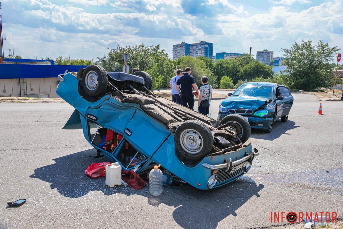 У Дніпрі на Передовій Daewoo влетів у ВАЗ: є постраждалі, рух ускладнений 8